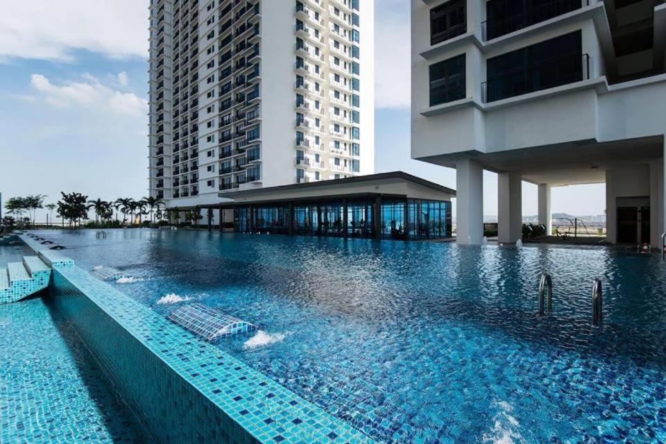 Francesco Suite - Trefoil Setia Alam-Near Setia City Mall & Setia Convention Centre ภายนอก รูปภาพ