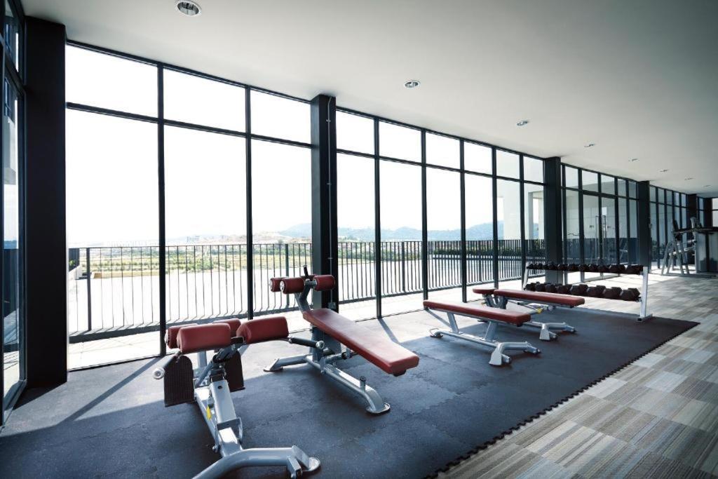 Francesco Suite - Trefoil Setia Alam-Near Setia City Mall & Setia Convention Centre ภายนอก รูปภาพ